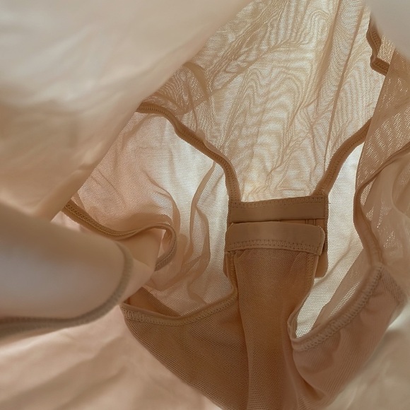 ๐  Maidenform Shape Wear ๐ - Picture 4 of 8